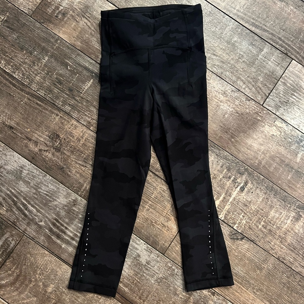 Swift Speed size 0 crop Deep Multi camo 21” inseam